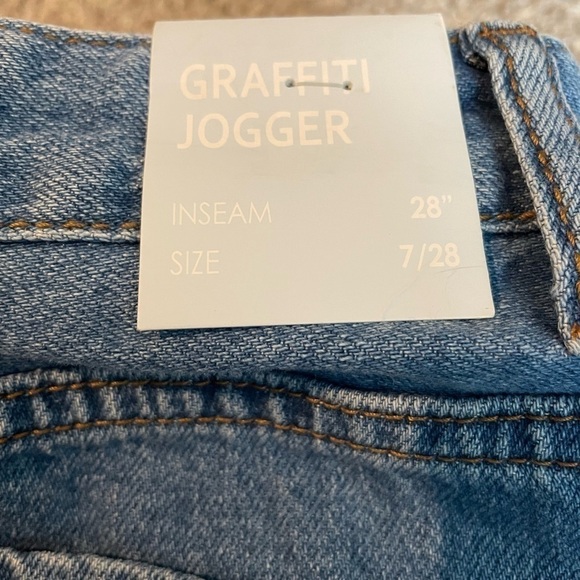 Women’s graffiti joggers. - Picture 6 of 7